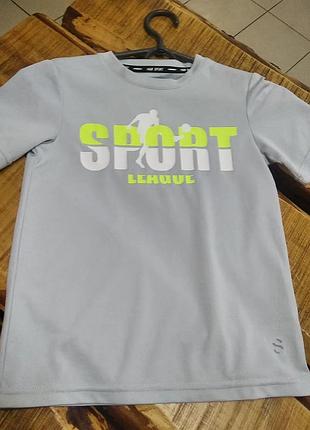 Спортивна футболка