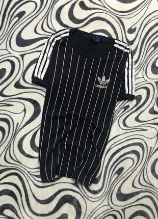 Женская футболка adidas