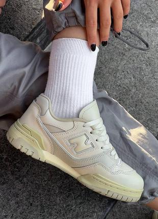 Красивые женские кроссовки new balance 550 beige бежевые