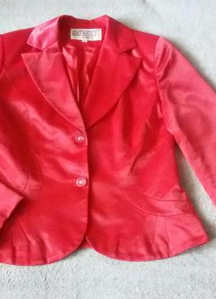 Нарядный красный пиджак 46р.1 фото