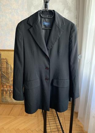 Стильный удлинённый   чёрный пиджак из тонкой шерсти