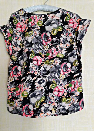 Блуза в цветочный принт с яркими элементами2 фото