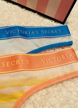 Котонові стрінги з лого victoria's secret