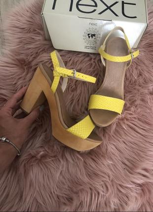 Босоніжки zara