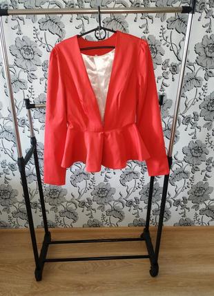 Жакет з баскою