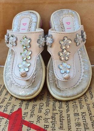 Шлёпанцы-вьетнамки на девочку