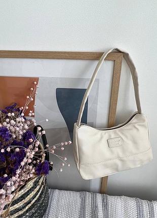 Молочна кремова бежева сумка багет сумочка через плече клатч кроссбоди