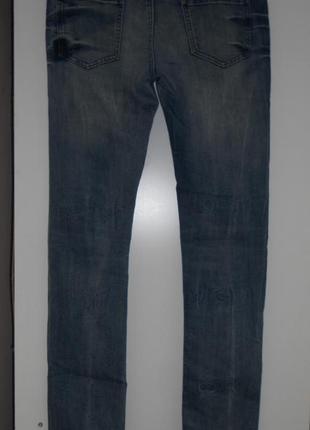 Трендовые джинсы с имитацией заплаток3 фото