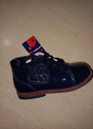 Ботиночки- туфельки на девочку новые!