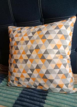 Декоративна наволочка / подушка з геометричним візерунком трикутники
