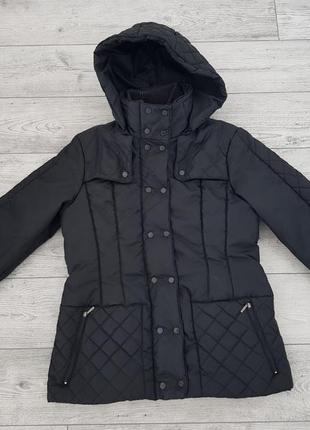 Базова чорна куртка