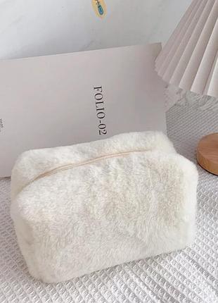 Трендова плюшева косметичка різних кольорів з твк струм хутряна