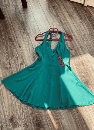 Нова яскрава коротка сукня з відкритою спиною1 фото