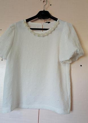 Топ блуза футболка з фактурної тканини з пишним рукавом красиві прикраси з перлів у вигляді квіток т