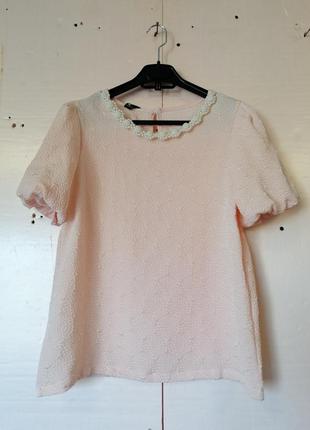 Топ блуза футболка з фактурної тканини з пишним рукавом красиві прикраси з перлів у вигляді квіток т