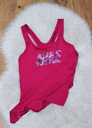 Яркая майка nike pro с большим лого топ