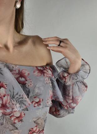 Блуза цвета лаванда с открытым плечом