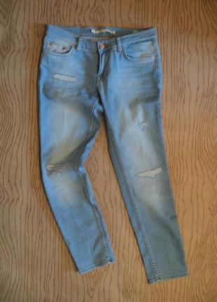 Новые джинсы бойфренд zara рваные тертые 7/8 укороченные голубые светлые mom мом тёртые