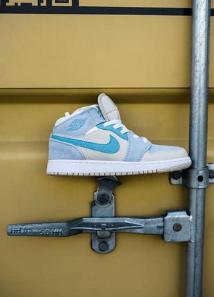 Nike air jordan retro 1 mid se sail light blue женские кроссовки найк аир джордан рефлективні