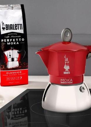 Кавоварка гейзерна bialetti new moka induction red (червона) на 2 чашки (90 мл.)7 фото