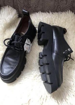 Нові шкіряні круті стильні лофери туфлі на шнурках 41-41,5 р від zara