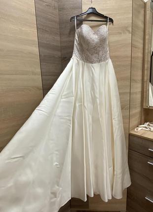 Свадебное атласное платье3 фото
