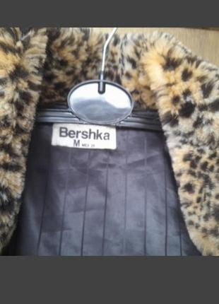 Півшуба штучна марки bershka,р s/ м. вінтаж.. підшитий підклад. загалом ствн ідеальний.2 фото