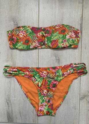 Яскравий літній відкритий купальник