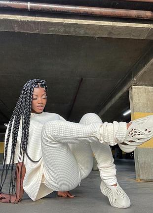 Уникальные пенные гибкие кроссовки adidas yeezy foam runner rnnr.