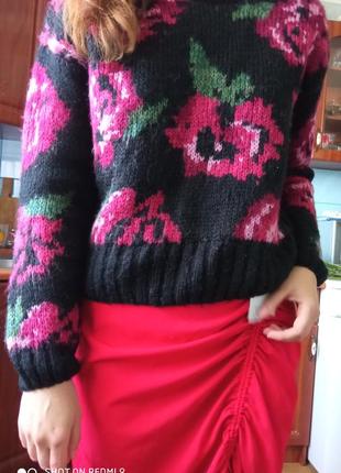 Шикарний ,укорочений светр