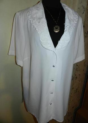 Чудова,офісна,чепурна,біла блузка з мереживним комірцем,великого розміру1 фото