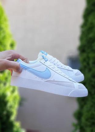 Женские летние кроссовки nike blazer mid белые с голубым низкие модные кеды найк блезер10 фото