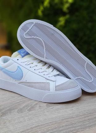 Женские летние кроссовки nike blazer mid белые с голубым низкие модные кеды найк блезер8 фото