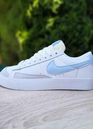 Женские летние кроссовки nike blazer mid белые с голубым низкие модные кеды найк блезер5 фото