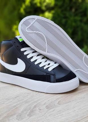 Женские летние кроссовки nike blazer mid чёрные на белой высокие модные кеды найк блезер7 фото