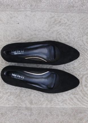 Черные лодочки, туфли 37, 38 размера на маленьком каблуке2 фото