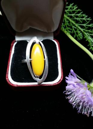 Жовта каблучка з бурштину срібна 17 розмір3 фото