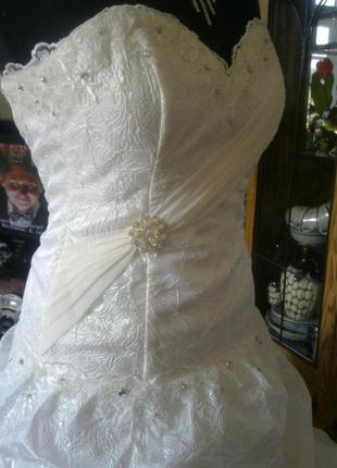 Свадебное платье с камнями сваровски 46раз.