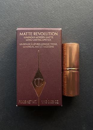Матова помада для губ charlotte tilbury pillow talk 2 medium - matte revolution lipstick3 фото
