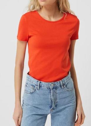 Красная яркая футболка montego