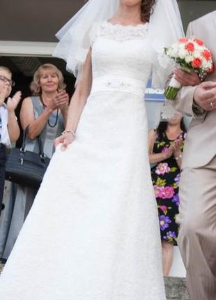 Очаровательное кружевное свадебное платье1 фото