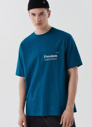 Стильна футболка cropp town з біркою/ напис freedom / р-р s-m