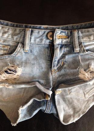 Короткие джинсовые шорты guess