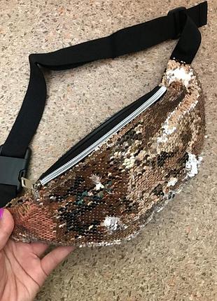 Сумка бананка с паетками.