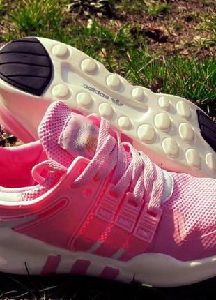 Кроссовки женские