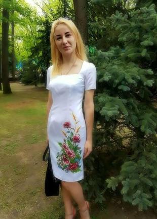 Вишита сукня чешським бісером