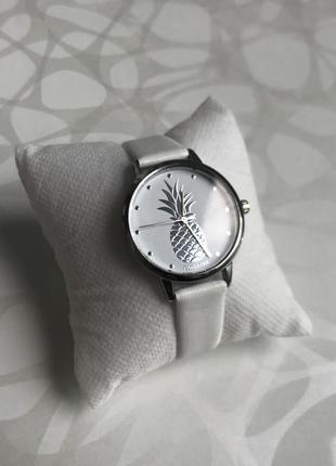 Женские красивые часы с ананасом ремешок из кожзама белые3 фото