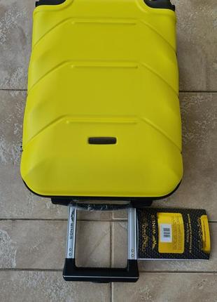 Яскравий надійні дорожній чемодан wings 147 жовтий10 фото