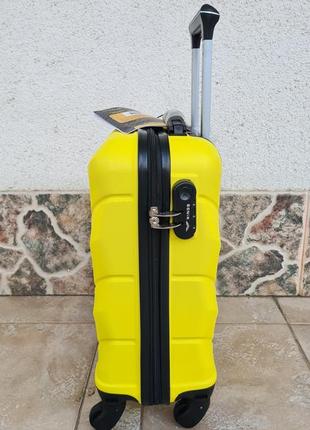 Яскравий надійні дорожній чемодан wings 147 жовтий3 фото