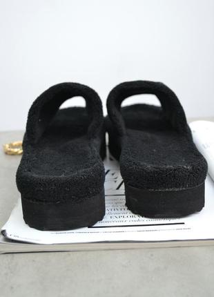 Класні шльопанці plt